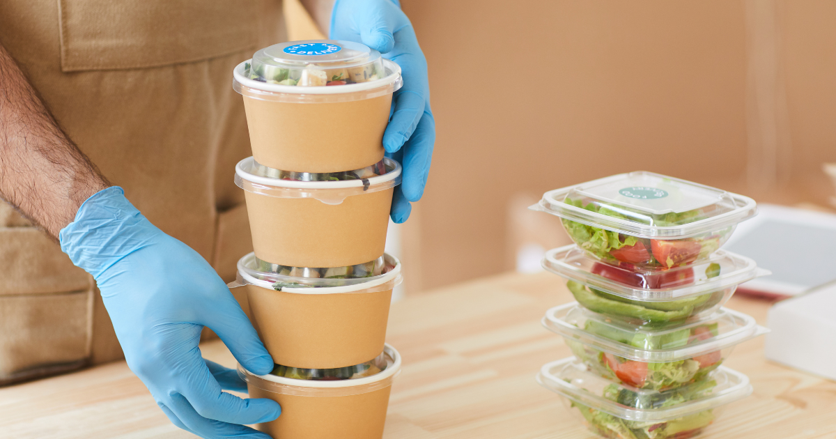 Bagasse Packaging for Heat-and-Eat and Delivery Meals: What Works and What Doesn’t